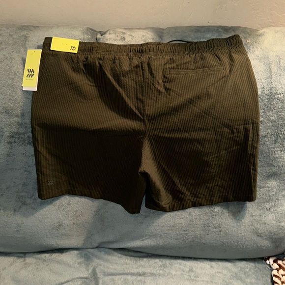 All in motion olive green size 38 shorts New - Picture 2 of 6